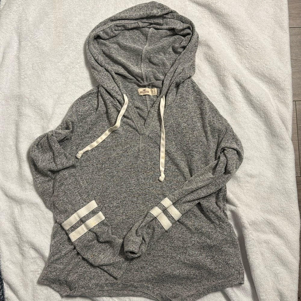 Hollister | Varsity V-Neck Hoodie Sweater | S
